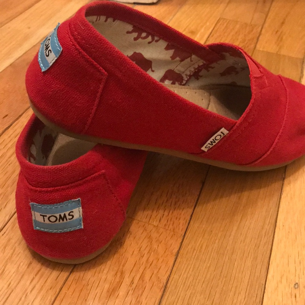 red TOMS classic canvas slip on